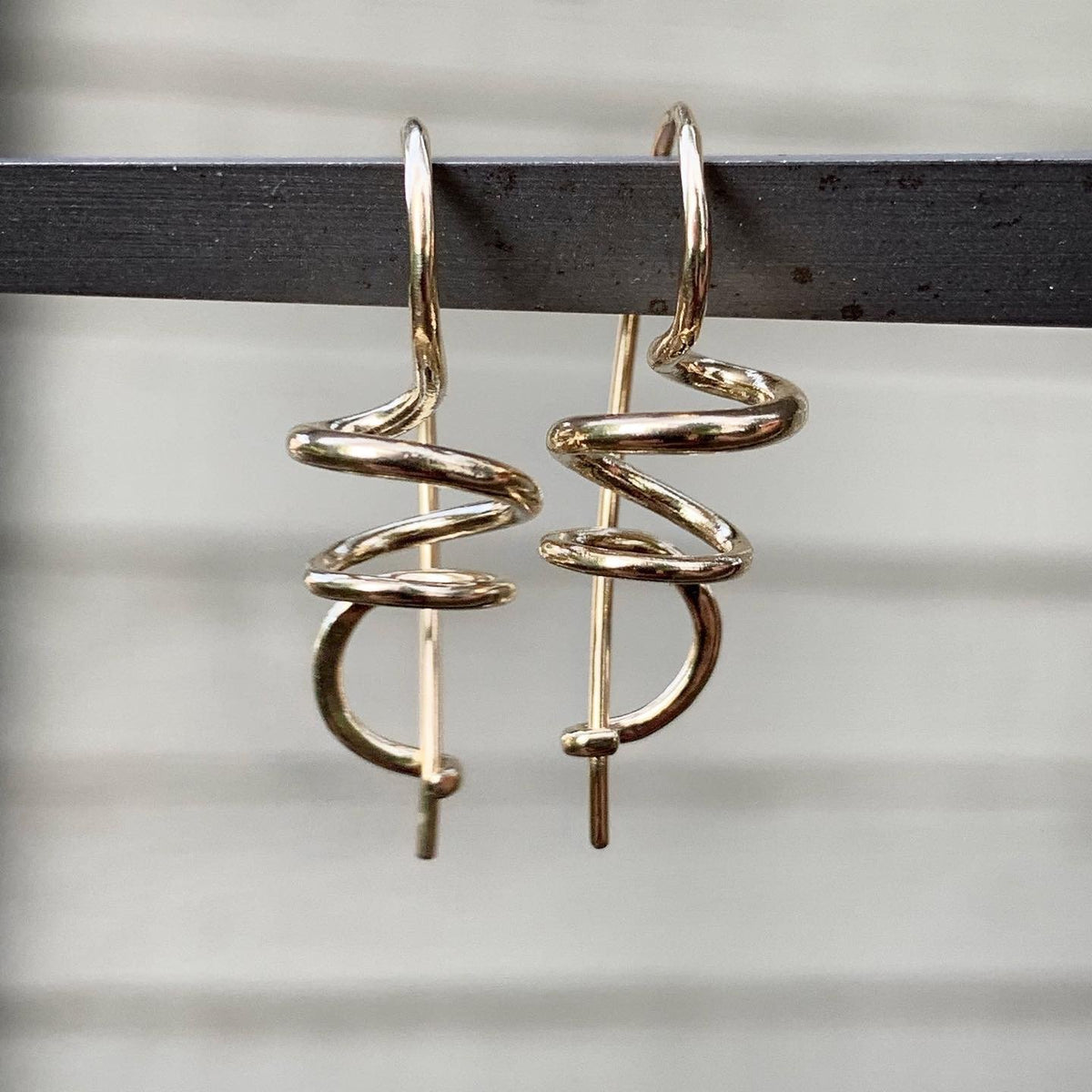 spiral gold earrings 